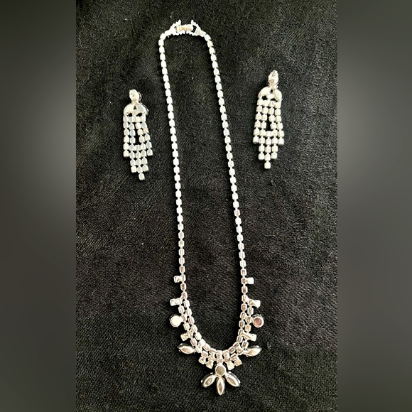 1980’s costume ‘diamond & sapphire’ necklace/earring set - Picture 7 of 8